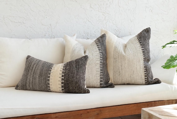 Graue und weiße Kissenbezüge, moderne strukturierte Wolle, Boho-Bezüge, dekorativer Bezug, einfacher Sofa-Akzent, neutrales Bauernhaus-Lendenkissen