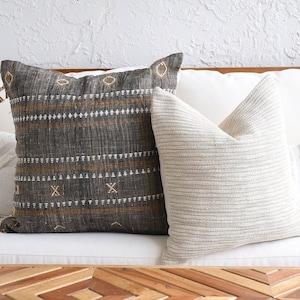 Boho Kissen Kombination | Sofa Set | 18x18 Indien Stoffkissen Braun | 20x20 Deko Kissenbezug Set Hellbraun | Einzigartige Dekokissen