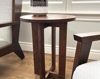 Minimalist Black Walnut Round End Table: Modern Design