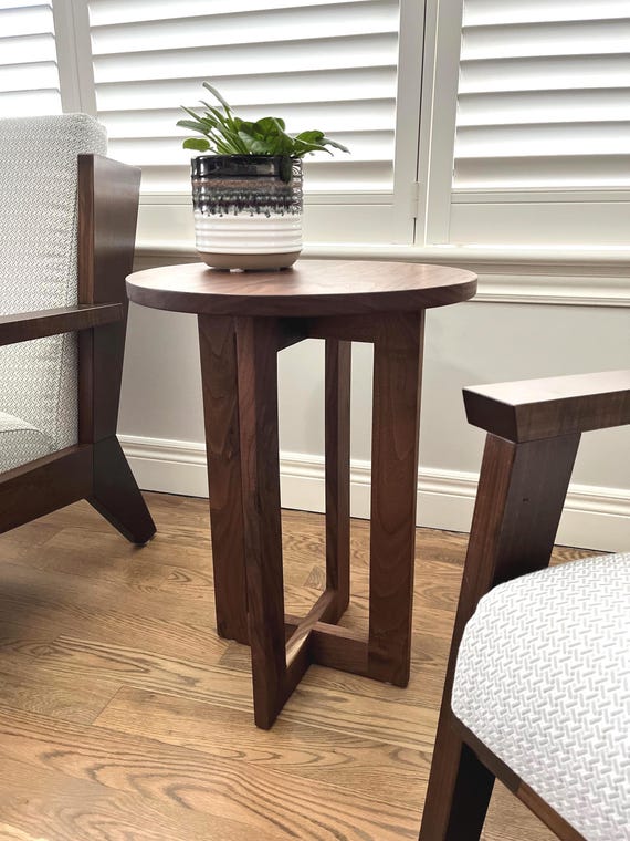 Minimalist Black Walnut Round End Table: Modern Design