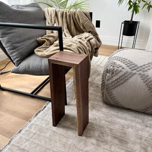 drink table / cocktail table / end table / accent table / side table