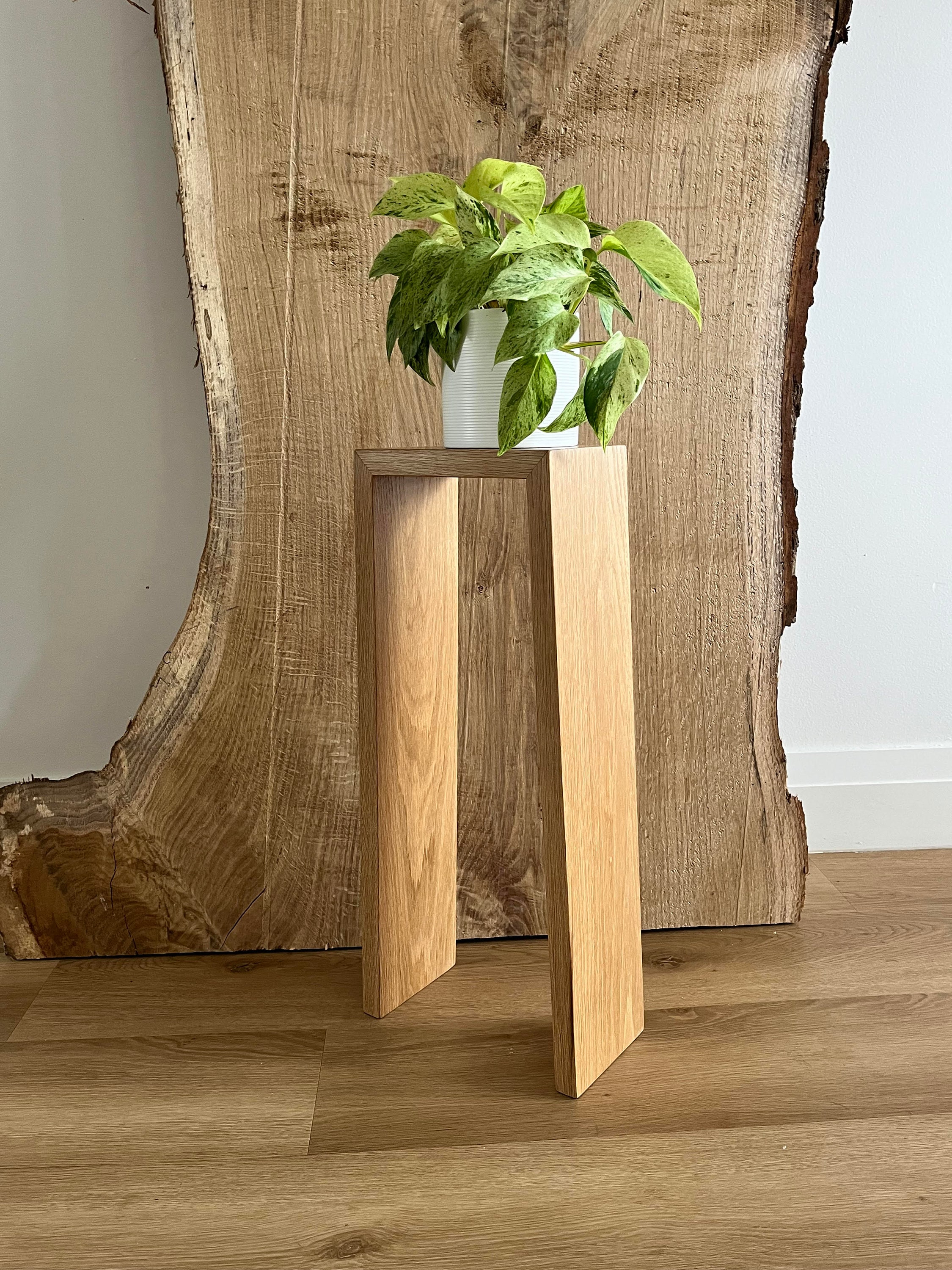 drink table / cocktail table / accent table / side table / end table