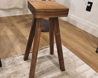 side table / drink table / cocktail table / end table / accent table