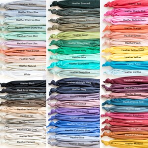 Puede incluir: Una carta de colores de 48 muestras de tela de diferentes colores jaspeado. Las muestras est&aacute;n dispuestas en tres columnas, cada columna representa una familia de colores diferente. La primera columna es principalmente tonos de azul, la segunda columna es principalmente tonos de verde y la tercera columna es principalmente tonos de rojo. Cada muestra tiene una etiqueta con el nombre del color.