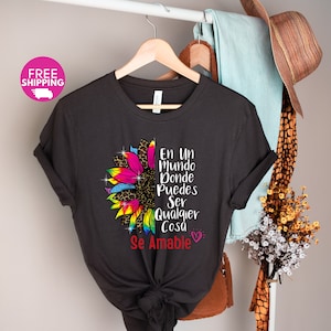 En Un Mundo Donde Puedes Ser Qualqier Cosa Se Amable Shirt-Sé Amable Spanish Shirt,Spanish Teacher Shirt,Spanish Language Tee,Be Kind Latina