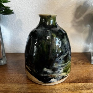 Antieke kruik van steengoed, vintage studio aardewerk spetters groenblauwe vaas met druppelglazuur, 5 inch, gesigneerd A9 0823