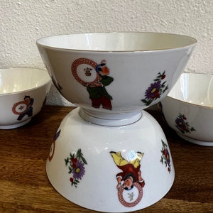 Set von 4 chinesischen Porzellanschalen Goldrand mit chinesischen Figuren Reis oder Suppenschüsseln A-28