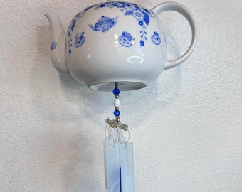 Blauw witte theepot windgong, binnen/buiten decoratie, up-cycled, keukenraam, B26