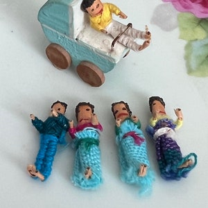 Vintage Miniatur Sorgenpuppen 5er Set mit Baby Puppenwagen