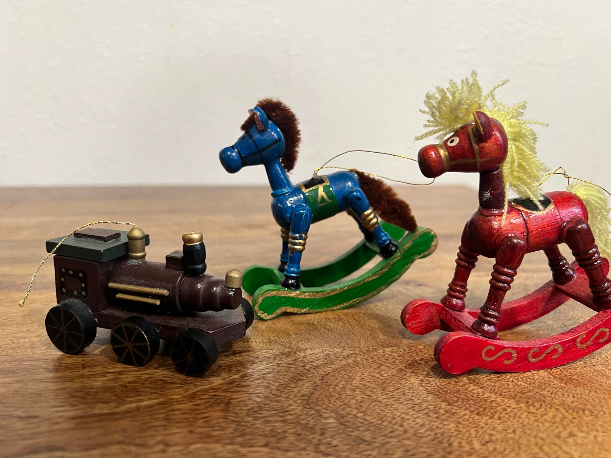 ビンテージ　クリスマス木馬 1980 年代のビンテージ木製クリスマスツリーオーナメント。お選び