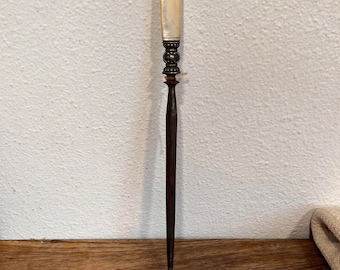 Vintage Lees knivslipare med pärlemorhandtag och dekorativ accent i sterling silver