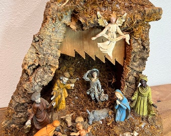 Vintage Italian Nativity Set Manger 12 Figurines Made In Italy w/Wood, Tree Bark A1223