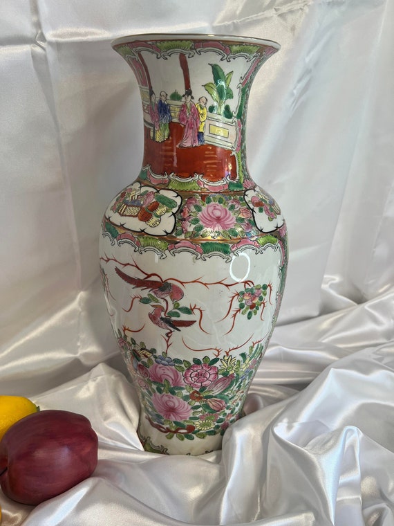 Famille Rose Porcelain Flower Vase - Floral Design Famille Rose Porcelain Flower Vase - Floral Design