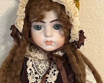 Bru Jne 11 Reproduction of an antique magnificently painted & dressed 26&#39;&#39; E.Pace