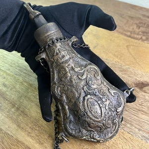 Antique 18-19th Century Brass/Bronze Gunpowder Flask – Collectible Powder Flask 7.75&#39;&#39;