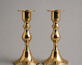 Vintage kandelaar van gelakt messing, glanzende gouden afwerking, gemaakt in India