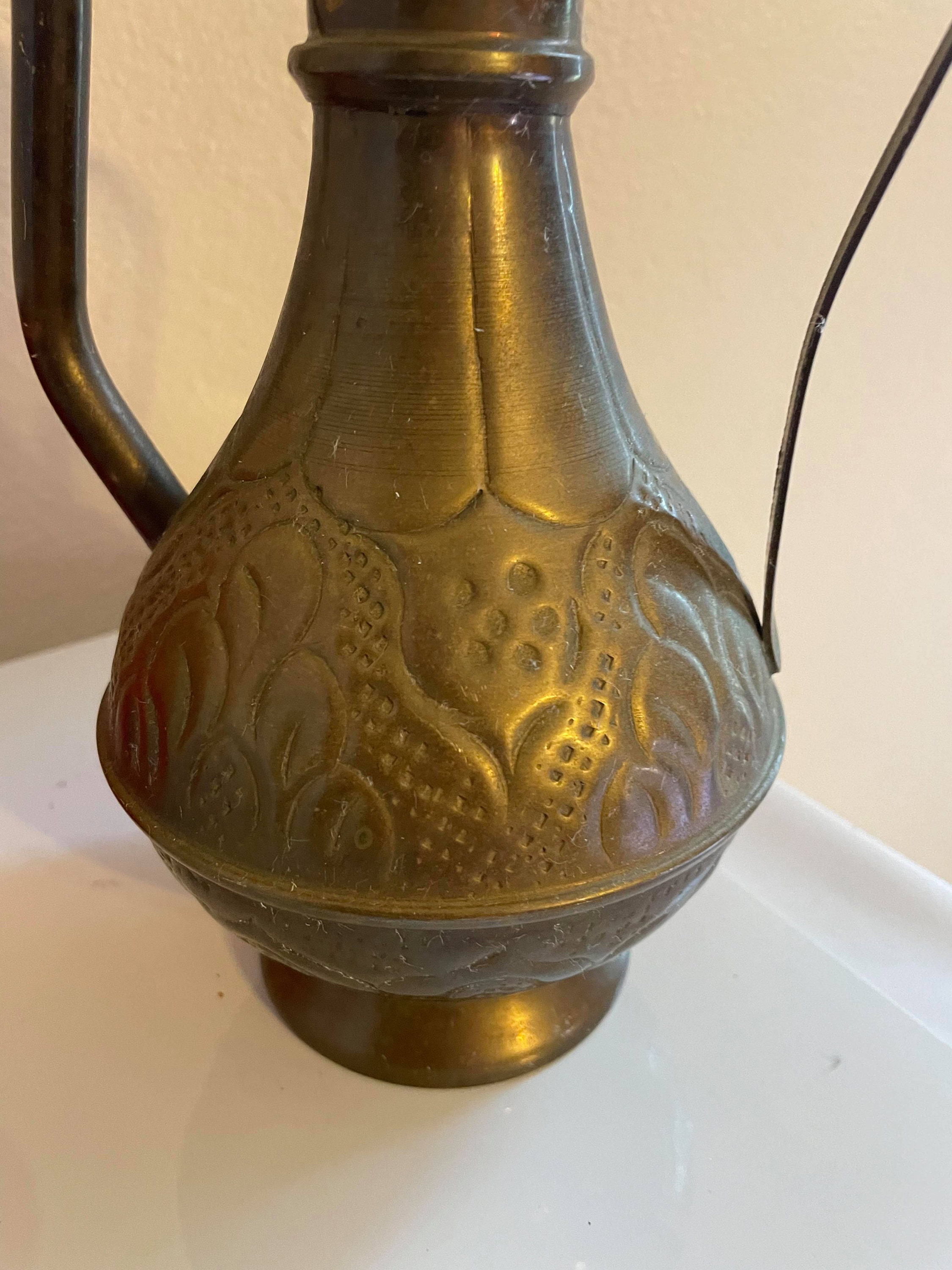 ヴィンテージ真鍮、アンティークタイプの水差し、装飾的な水差し