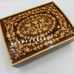 Vintage Marquetry Inlaid Wooden Jewelry  Music Box or Playing Card Wood Box A5 0723