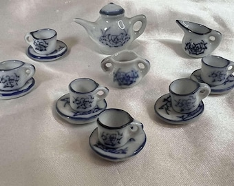 Blue Willow Miniature Tea Set, Ceramic Dollhouse Coffee Set (16 pcs)
