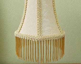 Mini pantalla de lámpara vintage victoriana con clip, de brocado beige con ribete de cuentas, de 5,5 pulgadas.