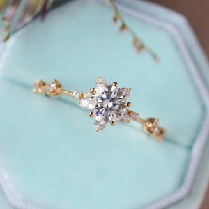 Anillo de compromiso celestial de moissanita redonda con flor de estrella de 1 ct, anillo de propuesta vintage en oro de 14k y 18k, anillo de compromiso de boda único en oro rosa