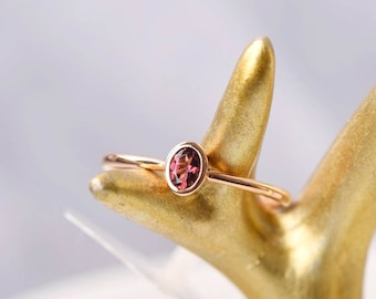 Solitaire oval tourmaline solid gold ring, pink tourmaline 14k 18k gold wedding ring, minimalistic elegant red gemstone stackable ring
