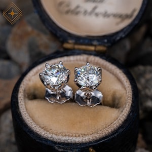 Round flower crown setting moissanite stud earring, 0.5-2 ct silver 14k 18K gold diamond, wedding anniversay stud earrings,everyday earrings