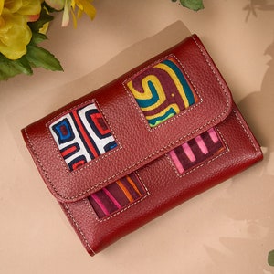 Cartera plegable de cuero hecha a mano con diseño único de mola - Apoya a los artesanos Kuna
