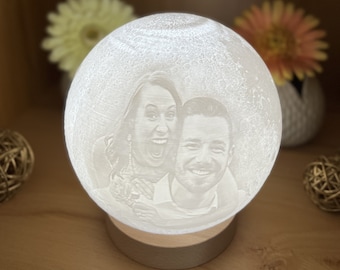 Personalisierte 3D Mondlampe - Perfektes Geschenk mit individuellem Bild und Spruch - 16 Farben mit Dimmfunktion