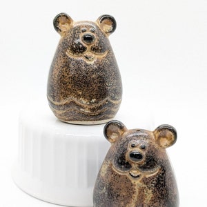 Saleiro e pimenteiro de cerâmica, saleiro de cerâmica marrom, decoração de urso kitsch, colecionável de meados do século