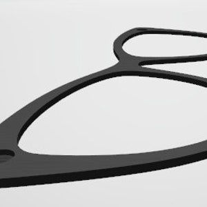 Pu&ograve; includere: Un anello di plastica nero con un foro al centro. L'anello ha la forma di un otto.