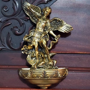 St. Michael Weihwasserbecken