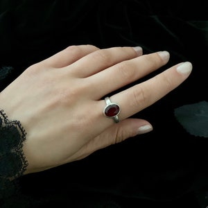 Vintage Goth Witchy Lab Ruby Sterling Zilver 925 Ringmaat 7,25 afbeelding 3
