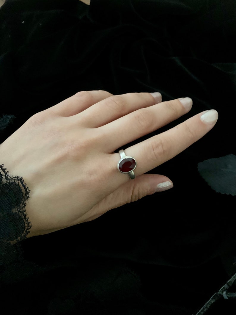 Vintage Goth Witchy Lab Ruby Sterling Zilver 925 Ringmaat 7,25 afbeelding 3