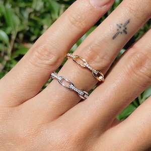 VVS1 Moissanite Sterling Silver Curb Chain Ring - White or Yellow Gold