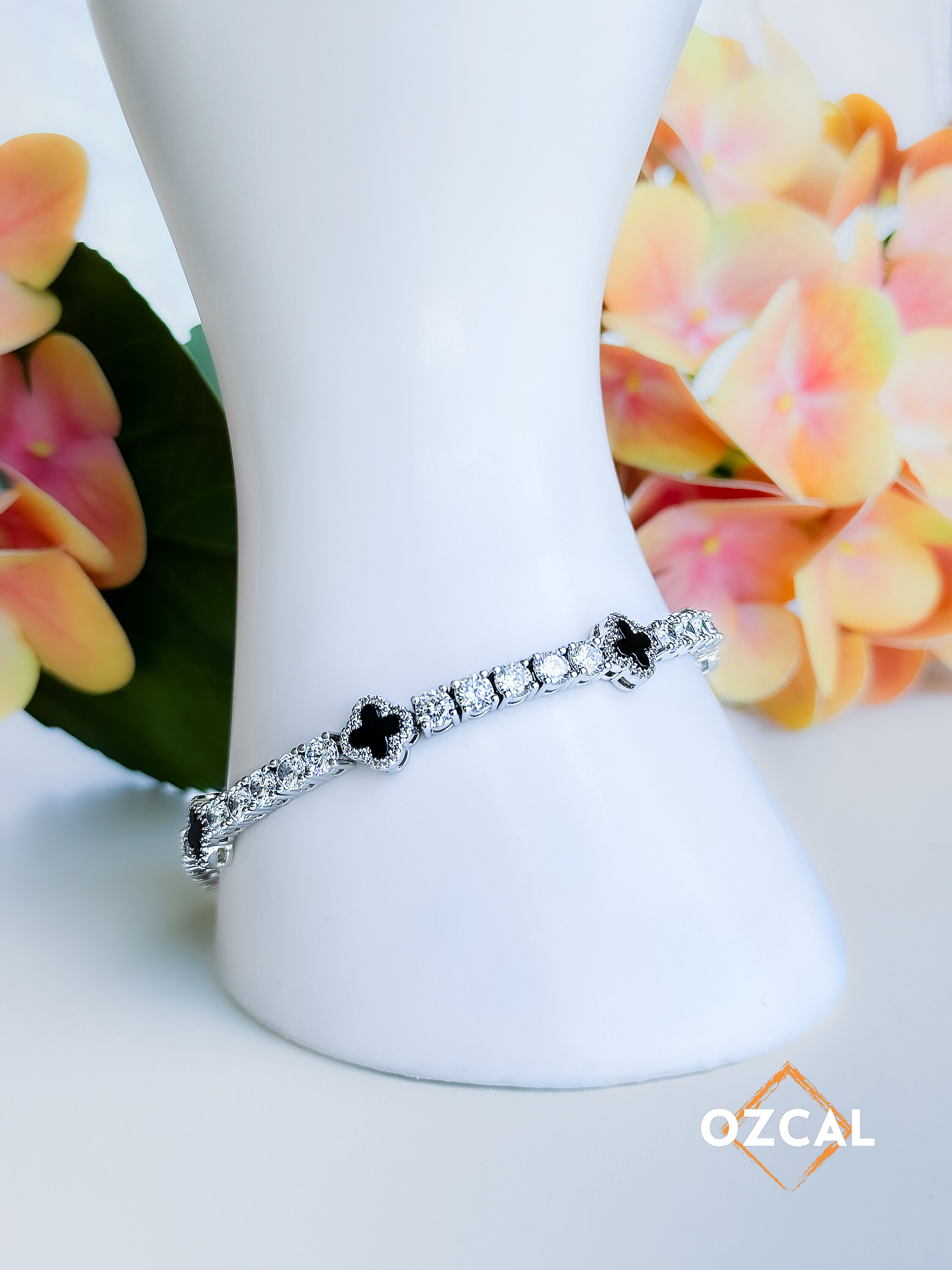 Black Agate Clover VVS Moissanite Tennis Bracelet: Diamond