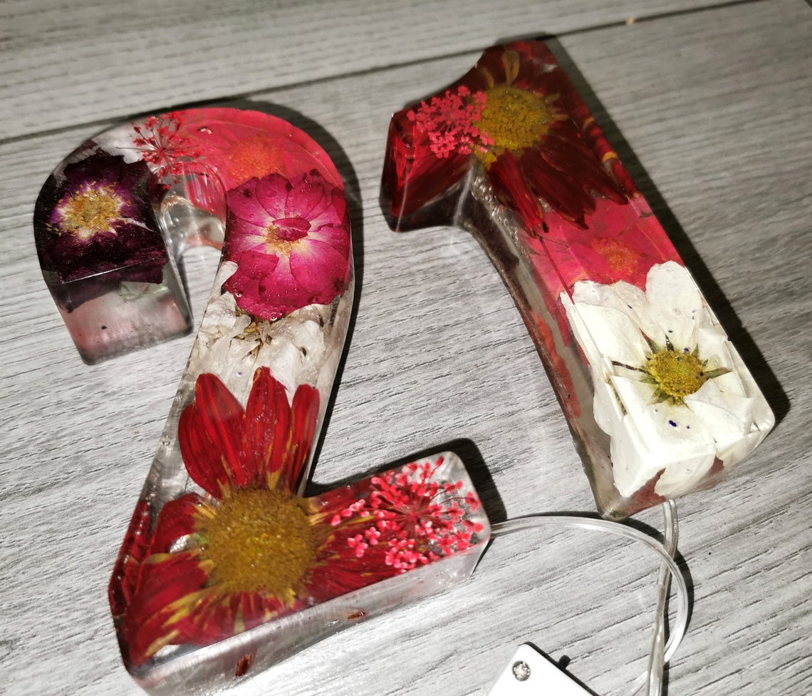 Resin Buchstaben mit Blüten Etsy