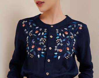 Florale Bluse für Frauen, handgemachte Bluse, Handstickerei Shirt, tinythingsmadeuhappy
