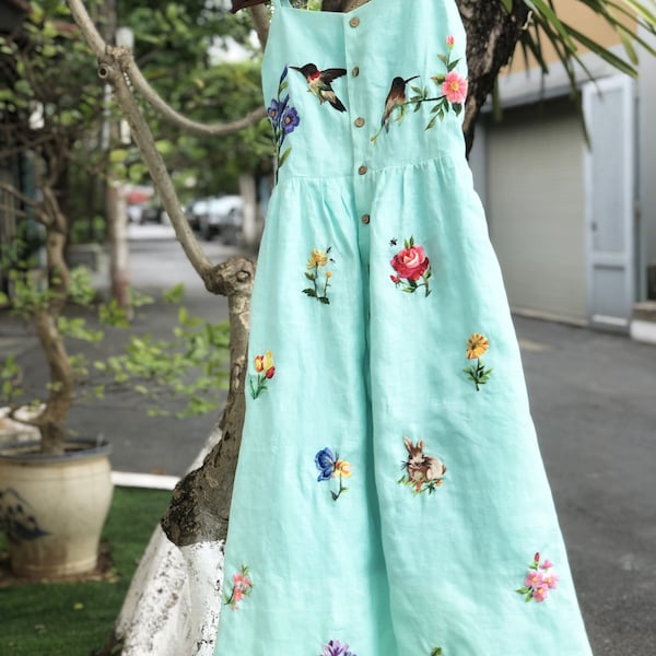 Sommer Leinenkleid mit Kolibri, Schmetterling, Hase und Blumen bestickt, türkises Slip Dress, Tinythingsmadeuhappy