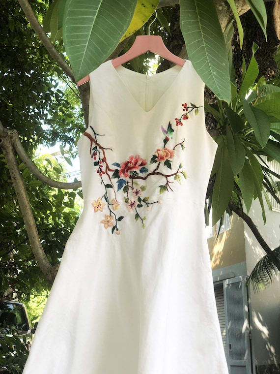 Hand Embroidered Linen Dress: Bird & Floral Design Hand Embroidered Linen Dress: Bird & Floral Design