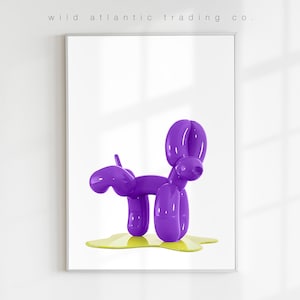 Stampa stampabile di un cane con palloncino viola che fa pipì, stampa stravagante, poster stravagante, arte moderna, arte divertente con cani, pop art, nuova casa, amante dei cani, poster con cani