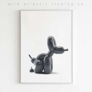 Stampa stampabile di cane con palloncino grigio che fa la cacca, stampa eccentrica, poster eccentrico, arte moderna, arte divertente del cane, pop art, nuova casa, amante dei cani, poster del cane