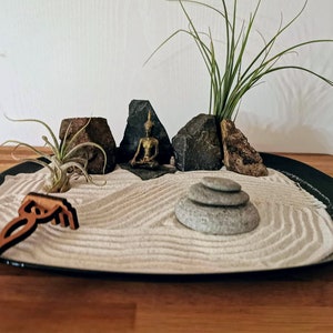 Cadeau-idee: Mindfulness & Meditatie Zen-tuin met Boeddhabeeld, zand, tillandsia's en hark - duurzame DIY Kit Mindfulness