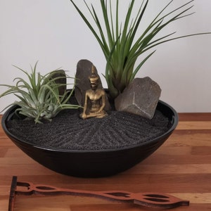 Zen - garden made of black opal glass with Buddha figure and tillandsia - great gift sustainable & environmentally friendly