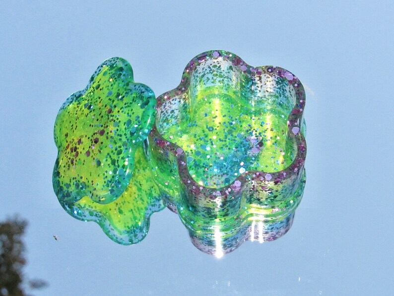 Stash Box with Glitter Sparkling Green Flower Shaped Box With Lid Stunning Jewelry Box Resin Flower Jar Multi-colored Trinket Box