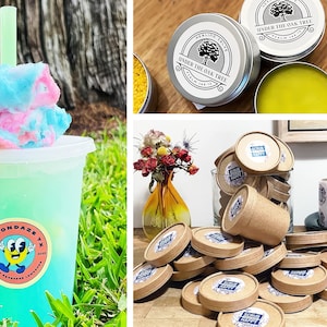 Op de afbeelding: Een verfrissend blauwgroen drankje met een suikerspin topping, een rietje en een sticker met "Lemondaze TX". De afbeelding toont ook kleine metalen blikken met labels en een pot met kleine containers met "Scrub Happy" labels.