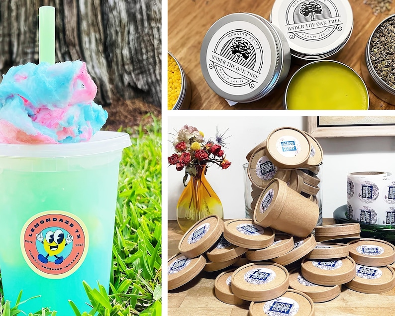 Op de afbeelding: Een verfrissend blauwgroen drankje met een suikerspin topping, een rietje en een sticker met "Lemondaze TX". De afbeelding toont ook kleine metalen blikken met labels en een pot met kleine containers met "Scrub Happy" labels.