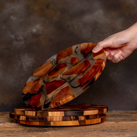 Round Modern Placemats set of 4 or 6, Epoxy Resin Cedar Wood Placemat,  Rustic Table Decor 