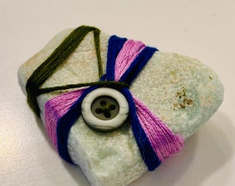 Piedra de corazón tejida, envoltura zen, roca envuelta, pisapapeles decorativo, chakra del corazón para meditación, trabajo con sueños