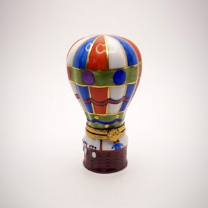 Up & Away! LIMOGES Peint Main Trinket Box Colorful Hot Air Balloon